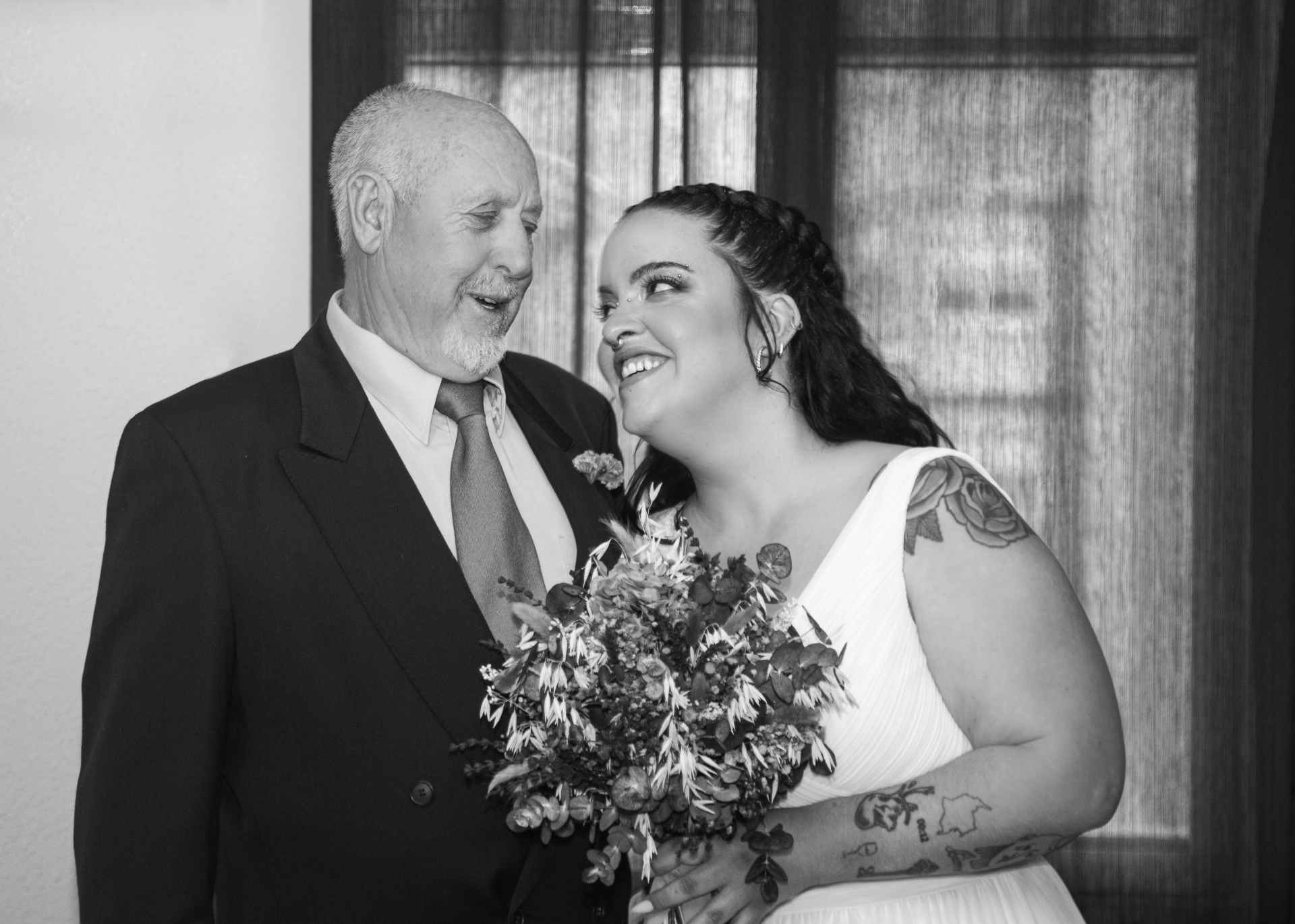 Novia con su padre antes de la ceremonia
